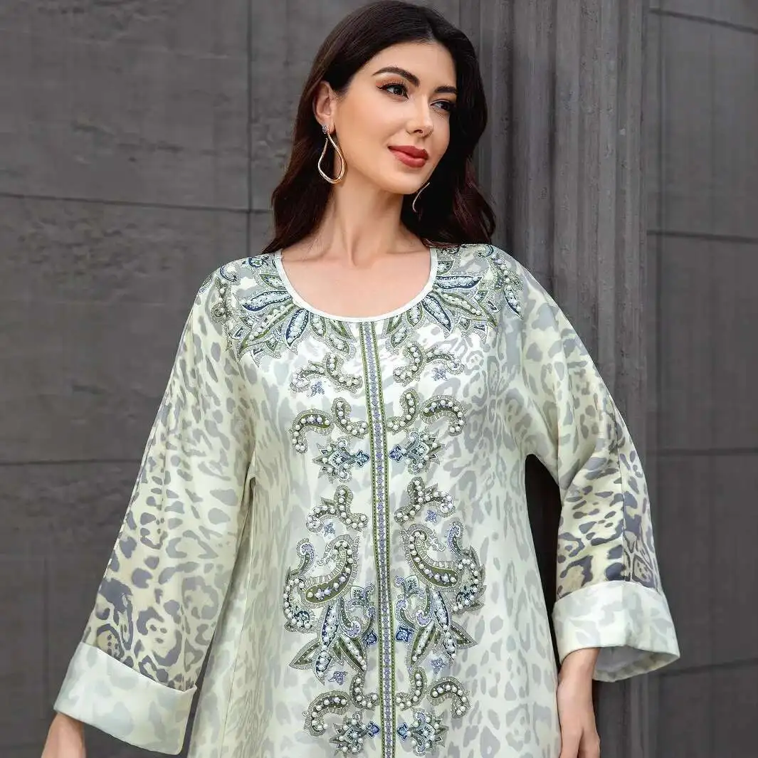 Sw1112 ผู้หญิงมุสลิมยาว Robe เสือดาวพิมพ์ลูกปัด Rhinestone ผู้หญิงชุดยาว Abaya Ramadan ดูไบหรูหราอิสลาม Elegant