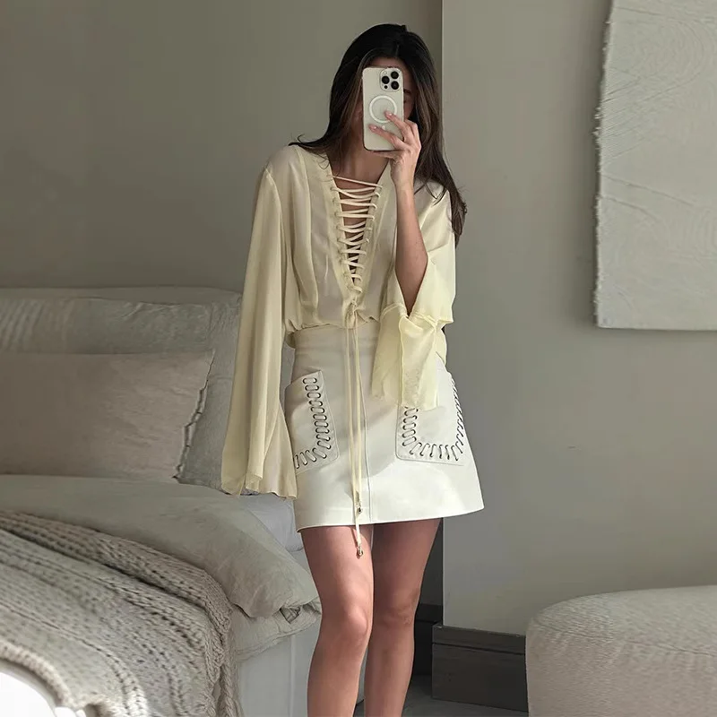 Camisa de gasa con lazo en la parte delantera, cómoda e informal, versátil, con cuello en V, para primavera y verano de 2025, blusa para mujer