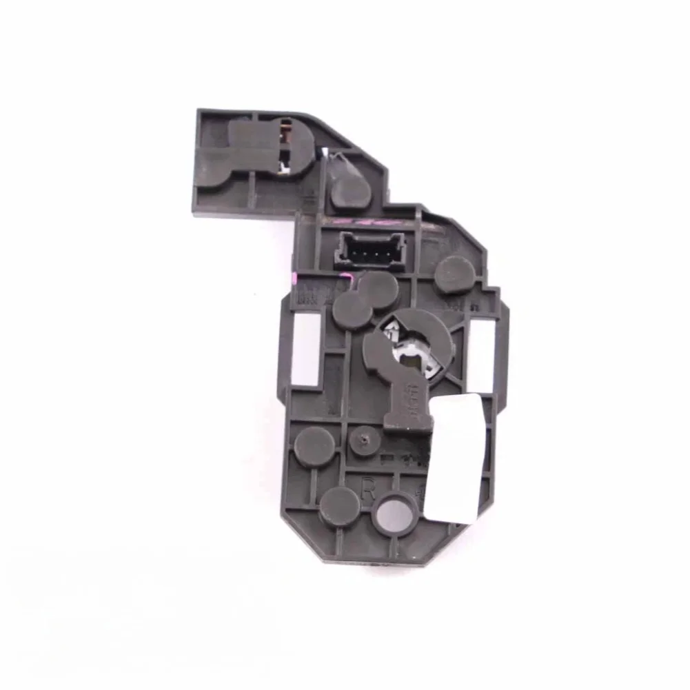 Car Maintenance As Shown In The Picture Trunk Lid Bulb Socket High Universality Fitment Socket OEM 63217263635 ABS Material