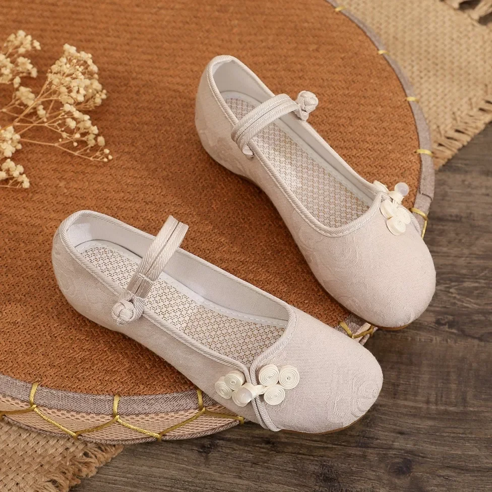 Zapatos de traje Han para mujer, primavera y verano, zapatos de tela antiguos de Beijing, tacón inclinado, tacón bajo bordado, zapatos étnicos de artista de té