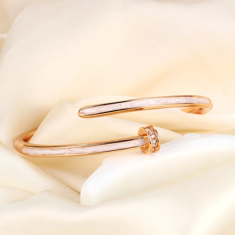 الفاخرة مسمار الكفة سوار المرأة الحد الأدنى دفعة صغيرة غرامة الحرفية المفتوحة الإسورة بيان قابل للتعديل مجوهرات عالية الجودة