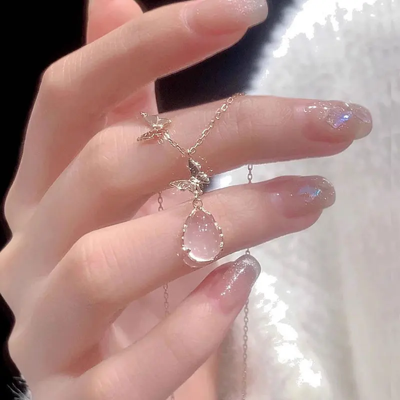 

Natural Pink Crystal Butterfly Necklace, Women's Light Luxury Style, Fashionable and Exquisite Clavicle Chain