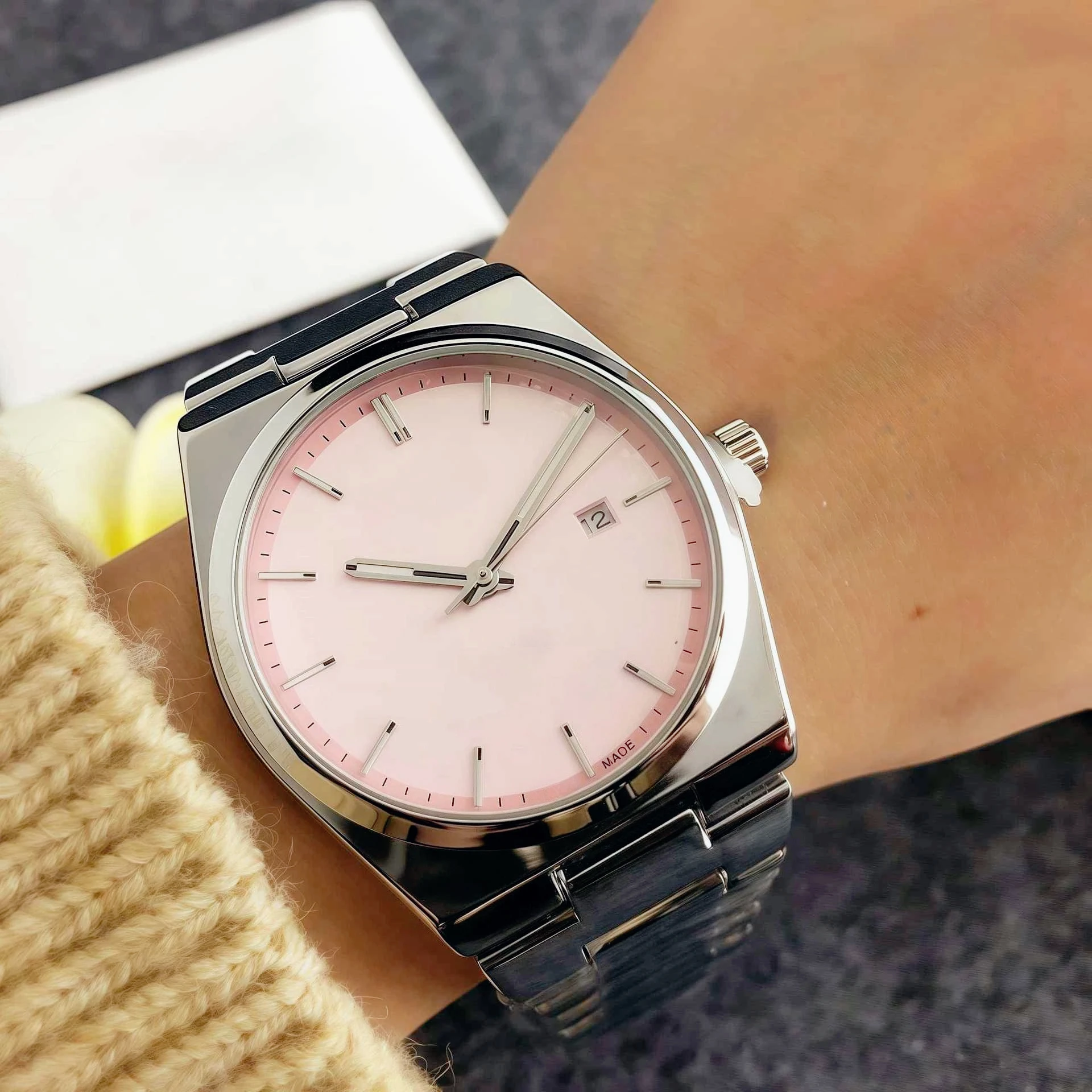 

European and American Style High-end Brand Watches, Men's Business Watches, High-quality Three-hand Luminous Steel Bracelet Watches, 40mm Large-dial Women's Watches, Couple's Watches