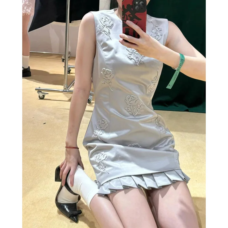 허리 조임 디자인과 3D 플로럴 패치워크 라운드 네스벨 베스트 스커트 하이웨이스트 A라인 가을 시즌 베이직 슬레