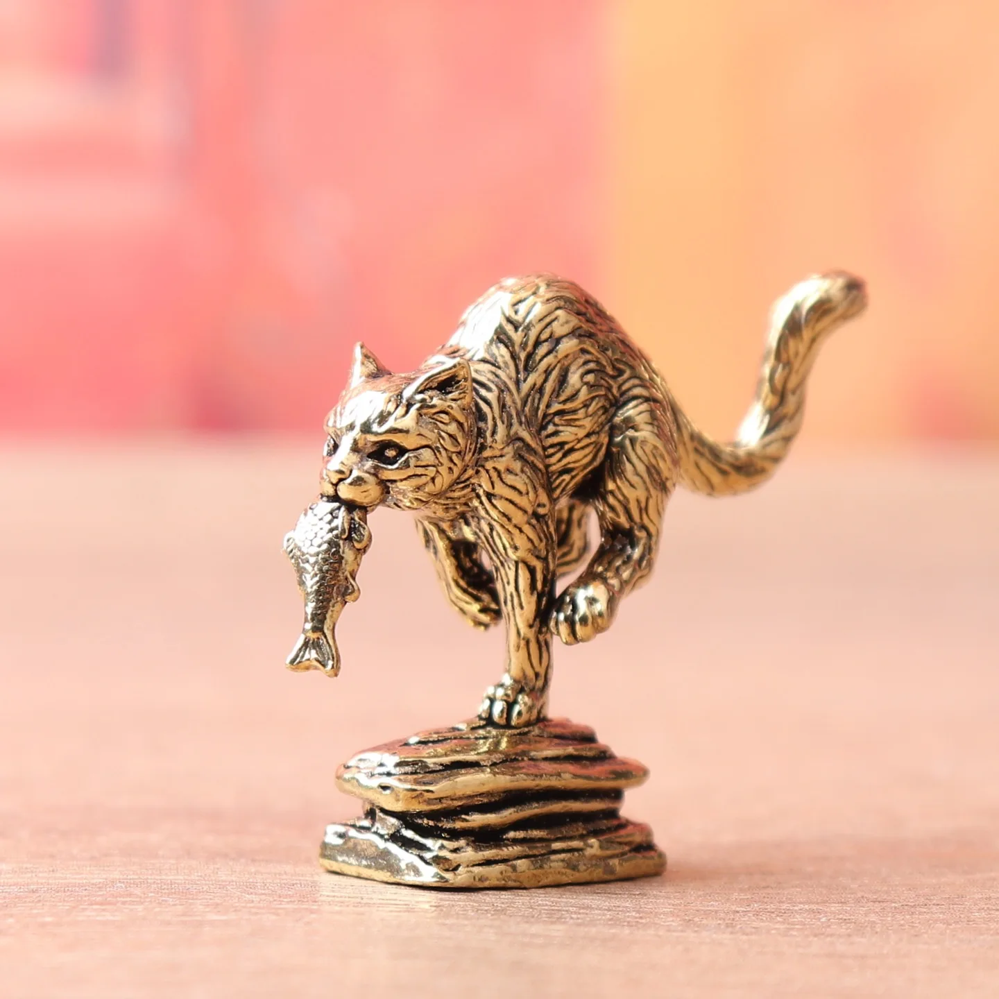 Brass Cat Holding Fish Small Statue Desktop Ornaments Vintage Animal Figurines Model Lucky Home Decorations Crafts Accessories ﻿