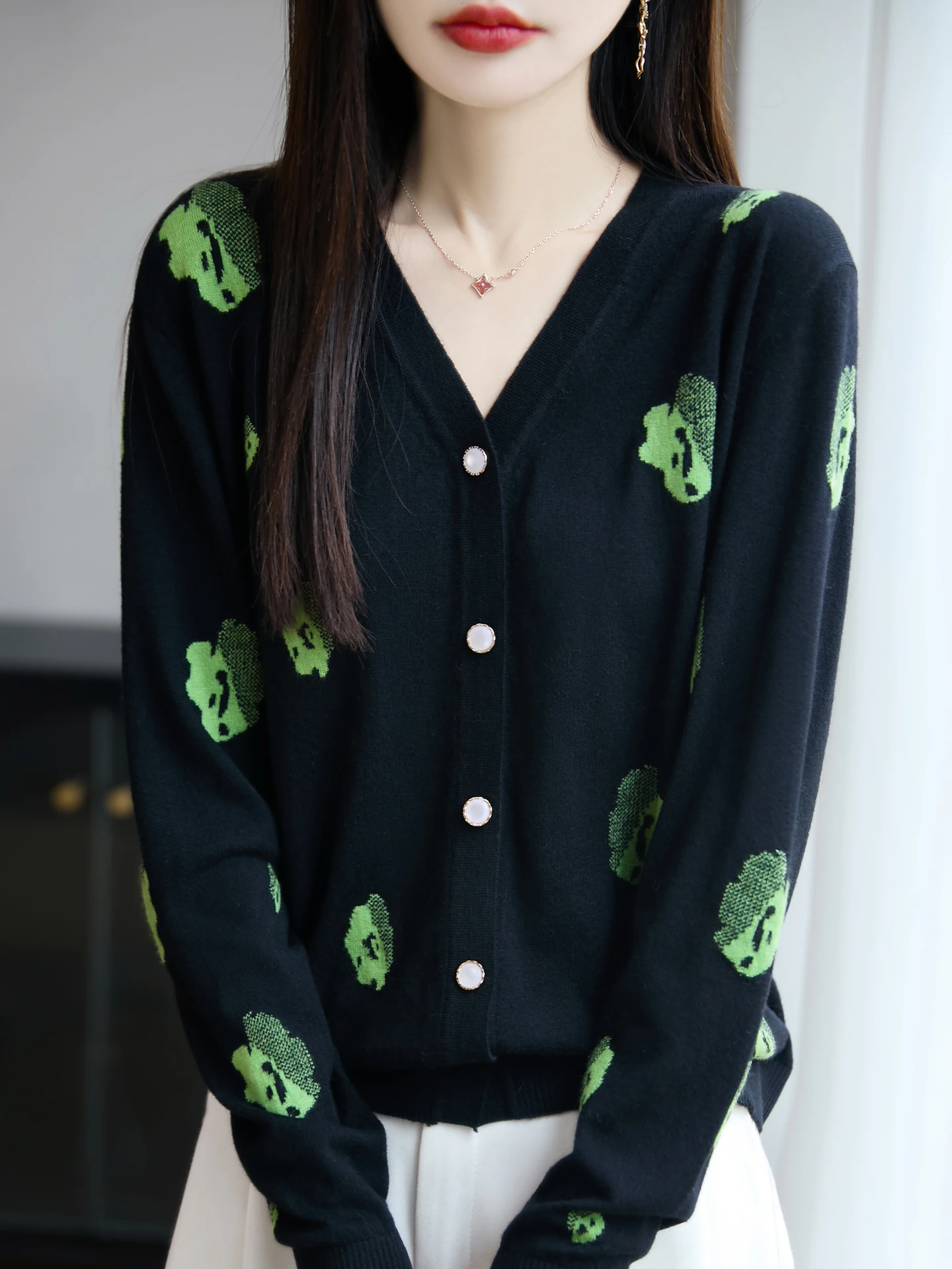 

25Новый осенне-зимний шерстяной кардиган с длинным рукавом, большой размер, свитер с v-образным вырезом, женский жаккардовый трикотаж, пальто, модный стиль для отдыха