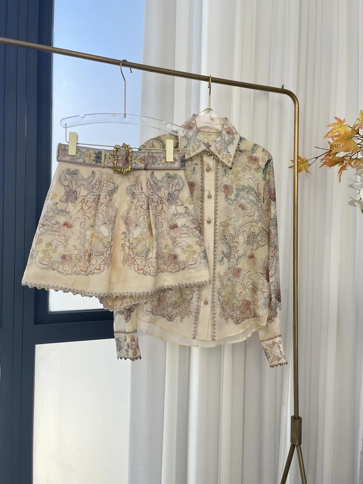 

Beige Floral Print Long Sleeve Blouse Tops and Shorts Set