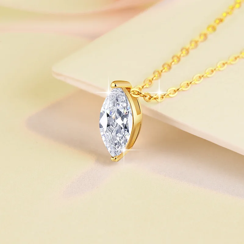 

Luxury Solid Real 18k Gold 1 karat horse eye moissanite diamond pendant necklace clavicle chain
