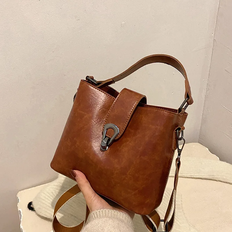 

2025 Vintage Soft Leather Bucket Bag Womens Spacious Shoulder Tote Stylish Crossbody Purse Casual Everyday Handbag
