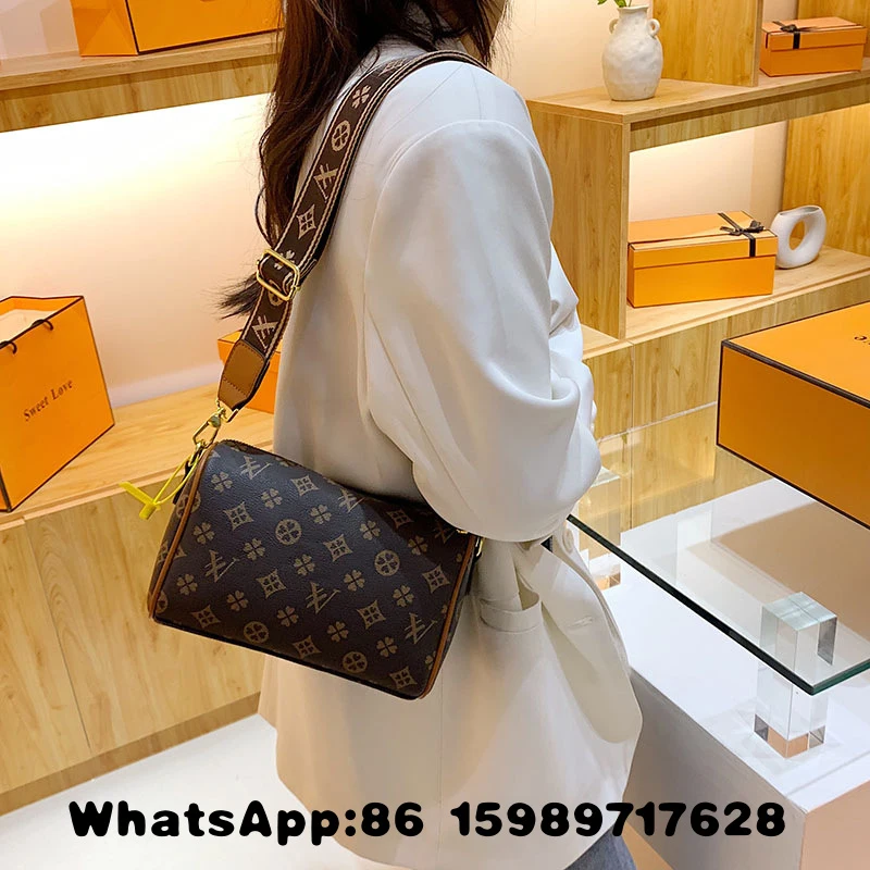 

Printed shoulder bag 2026 new style large capacity women's bag fashionable versatile wide strap multi-compartment elegant crossb