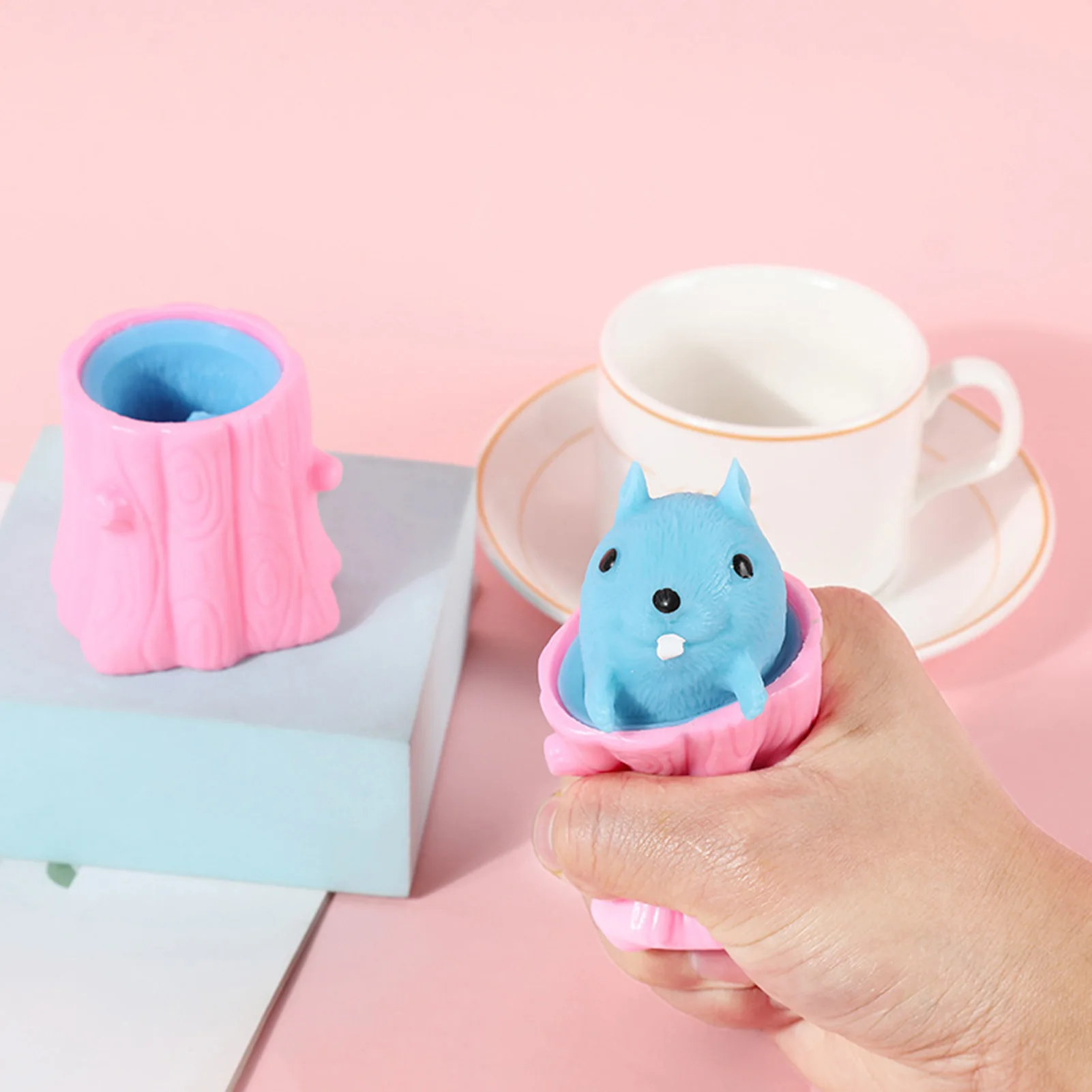 Simpatico animale scoiattolo spremere scoiattolo sfiato scoiattolo tazza giocattolo di decompressione ceppo palo di gomma agitarsi giocattoli regalo per gli amici pop