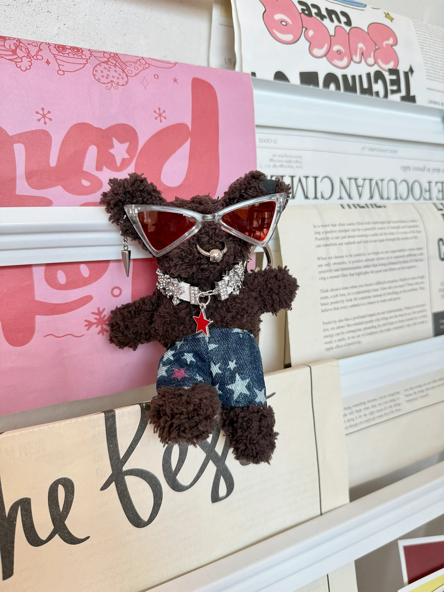 

Плюшевый брелок KUROUTAYA серии Neon Punk в оригинальном рок-стиле, модный аксессуар ручной работы, уникальный подарок-подвеска для сумки