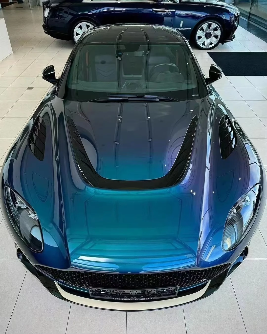 ’Aston Martin DBS Upgrades 770 Engine Cover Auto Parts Dry Carbon Fiber Body Kit Engine Cover for Martin DBS