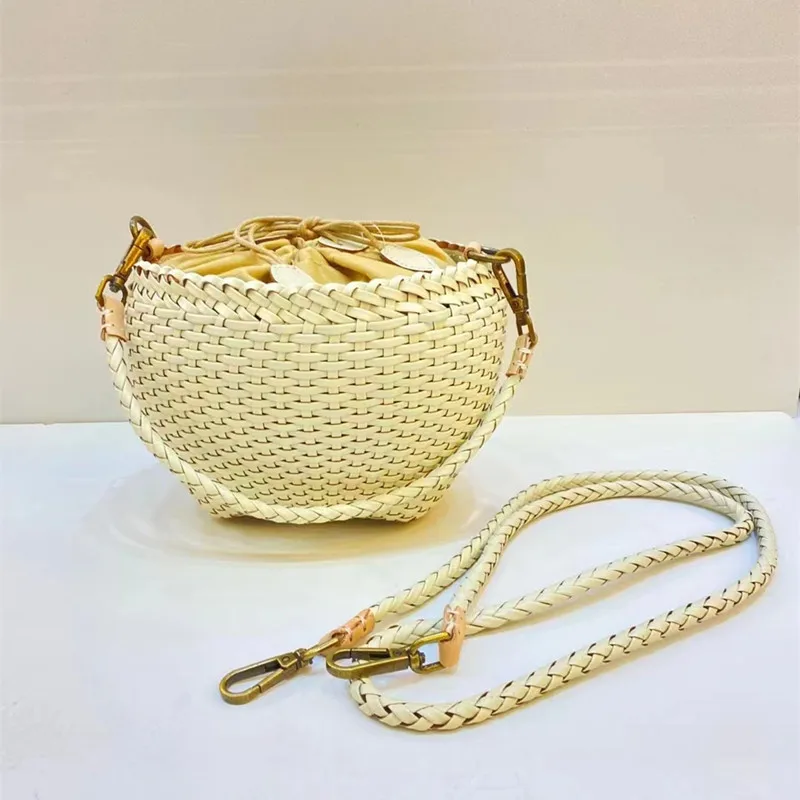 2022 new woven bucket bag shoulder messenger bag Japanese retro handbag first layer vegetable tanned cowhide Shopping Bag