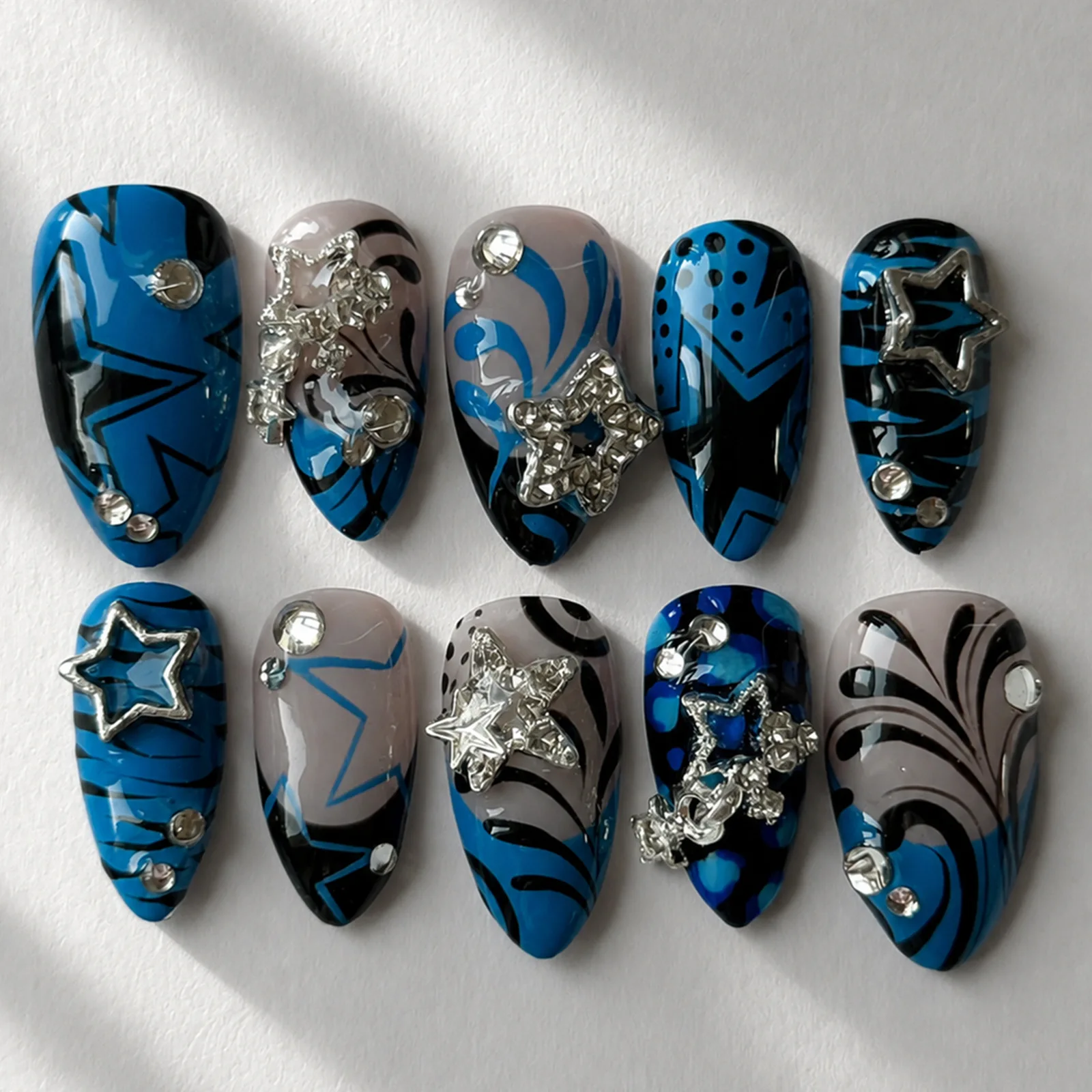 24Pcs Mid-length Almond French False Nail Full Cover Acrylic Star Pattern Fake Nails Round Head Rhinestone Pentagram Nail Art