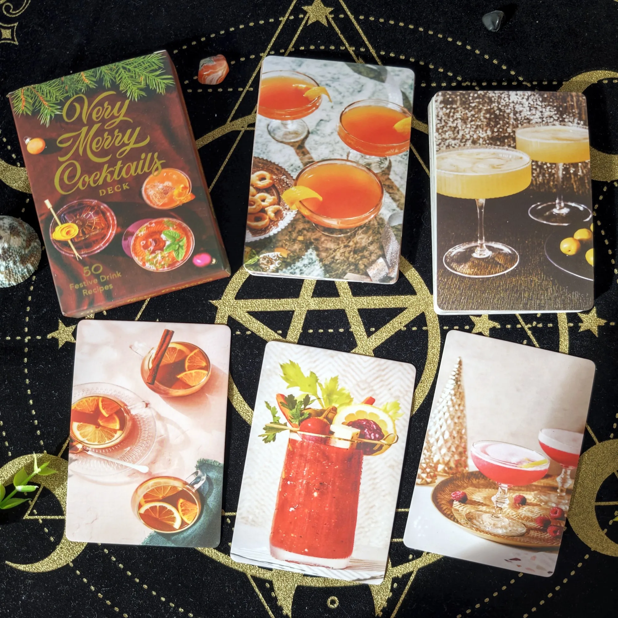 10.4*7.3cm Very Merry Cocktails Deck: 50 Festive Drink Recipes Cards Features A Delicious Cocktail Recipe and Accompanying Photo