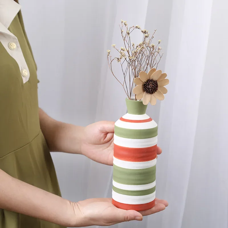 Hand Drawn Ceramic Floral Ware, Modern Nordic Geometric Lines Home Decor Model Room Desktop Ceramic Vase Decoration