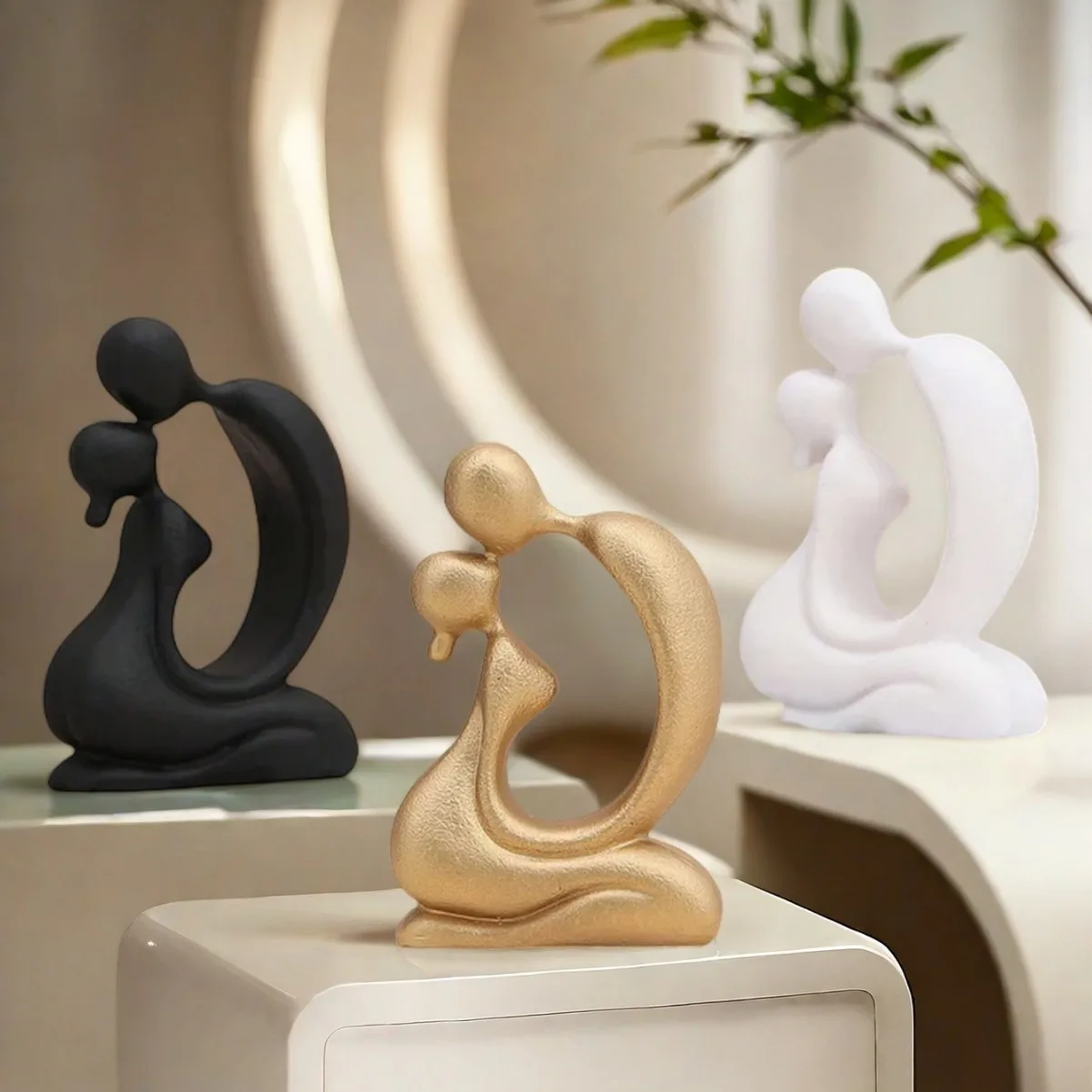 Nordic Modern Art Kissing Couple Resin Craft Home Decor Statue for Bedroom