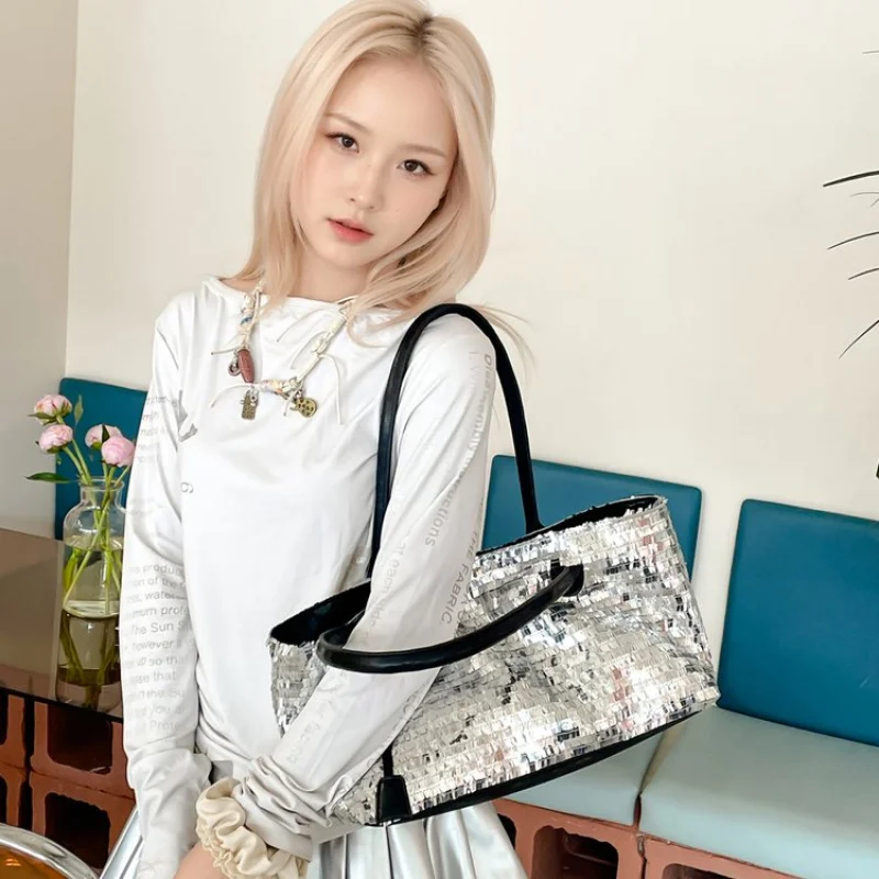 

Elegant Women's Messenger Bag Made Of Fine Leather Boasting High-End Trendy Vintage Look​