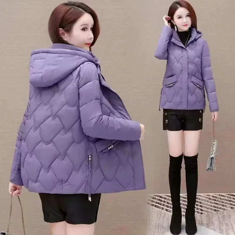 Veste courte d'hiver pour femmes, vêtements chauds, bouffants courts, légers, à capuche, rembourrés en coton, pour étudiantes, nouvelle collection 2025