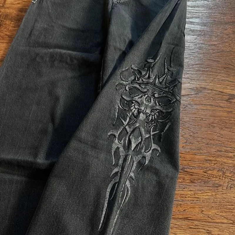 ملابس شارع هاراجوكو داكنة بانك تصميم شوكة بيضاء سراويل مستقيمة فضفاضة على الموضة الأمريكية جينز كبير الحجم للجنسين