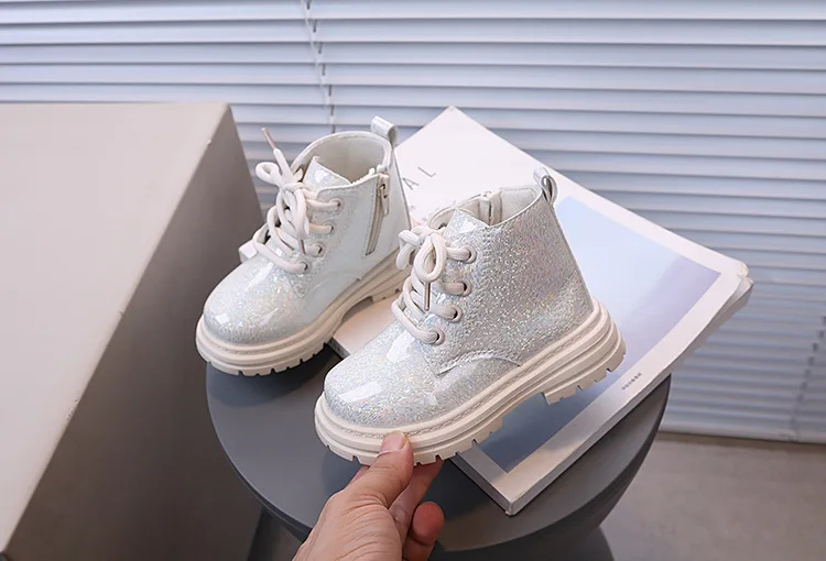 2026 Neue Winter-Kurzstiefel für Mädchen, Kinderstiefel im britischen Stil, weiche Sohle, leichte Stiefel, knöchelhoch, Unisex-Jungenstiefel, Größe 21-30 – Detail 12