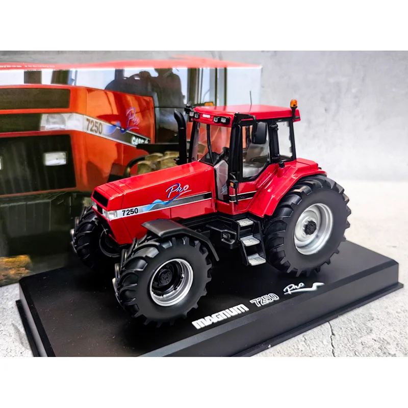 

Diecast 1:32 Scale MAGNUM 7250 PRO 1992 Tractor Alloy Agricultural Boutique Car Model Classic Collection Gift Souvenir
