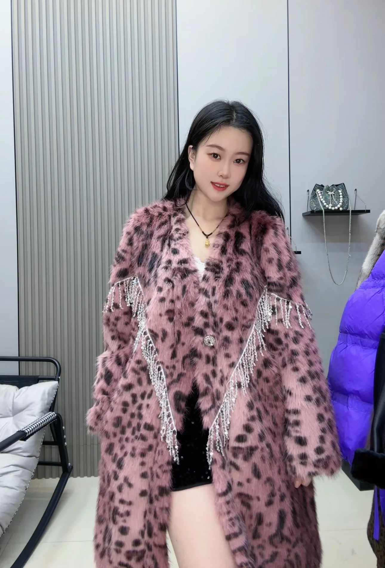 2025, Winter Neue Leopard Print Pelz Mäntel Mode Schwere Handwerk Quaste Verdickt Warme Luxuriöse Flauschigen Mantel Weiblichen Langen Pelzmantel