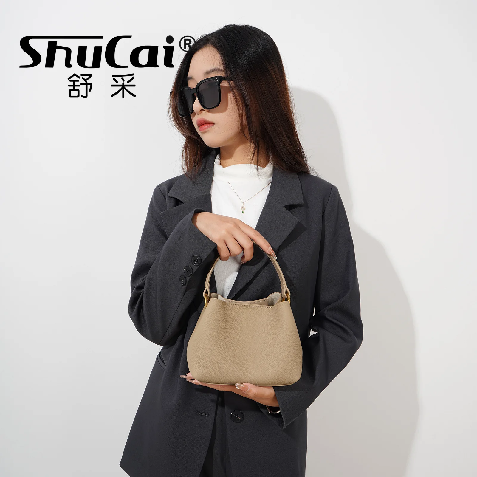 

Niche design texture head layer cowhide soft bag handbag vegetable basket bag single shoulder crossbody mini bucket bag female