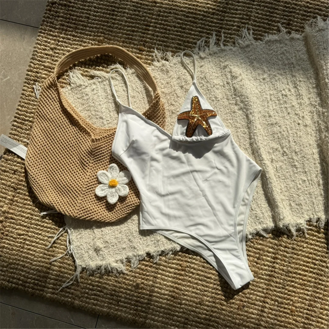 Sexy asymmetrischer, glänzender Badeanzug mit Sternen-Pailletten, einteiliger Badeanzug für Damen, Monokini mit hohem Beinausschnitt, Badebekleidung, Badeanzug, Modell V7158. – Detail 12