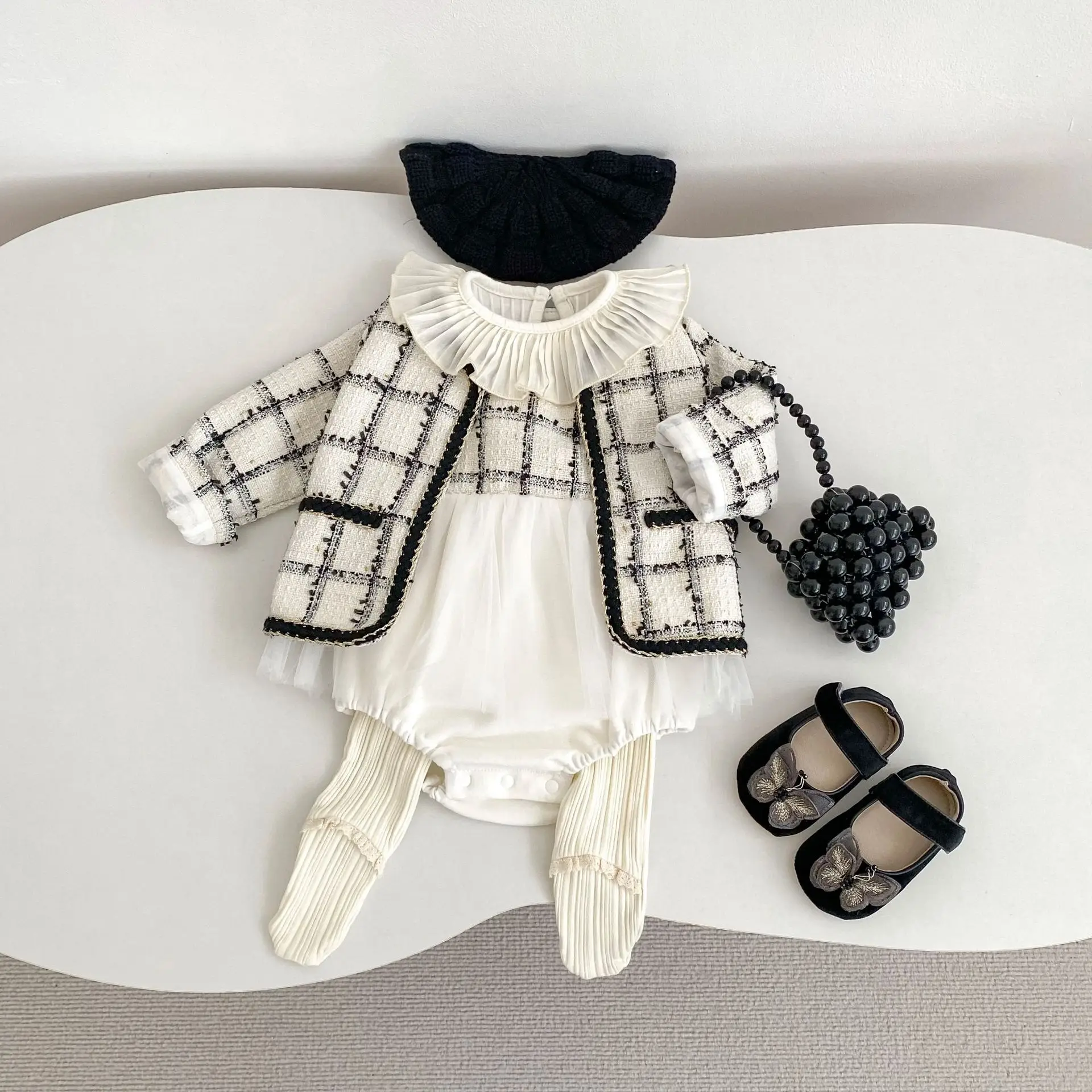 

2025 Autumn New Baby Girl Long Sleeve Clothes Set Girls Plaid Coat + Cute Sleeveless Bodysuit Princess 2pcs Suit Infant Clothes