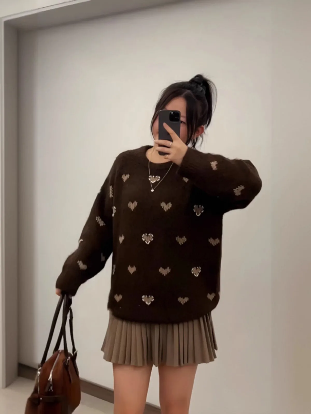 

Brown Heart-aped Raccoon Fce Knitwear Women's Autumn Winter Korean Sle Small Size Lazy Sle oulder Knitted Top