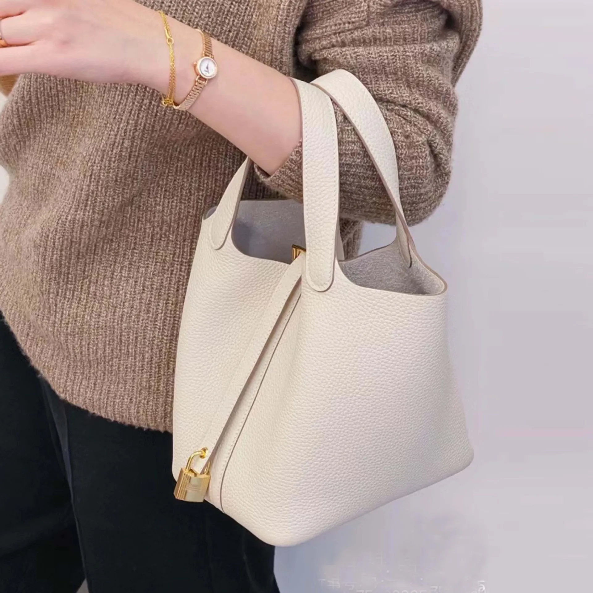 2024 Top selling Bag Women's Head Layer Kraft Vegetable Basket Bag Versatile Bucket Bag Genuine Leather Women's Bag Handbag