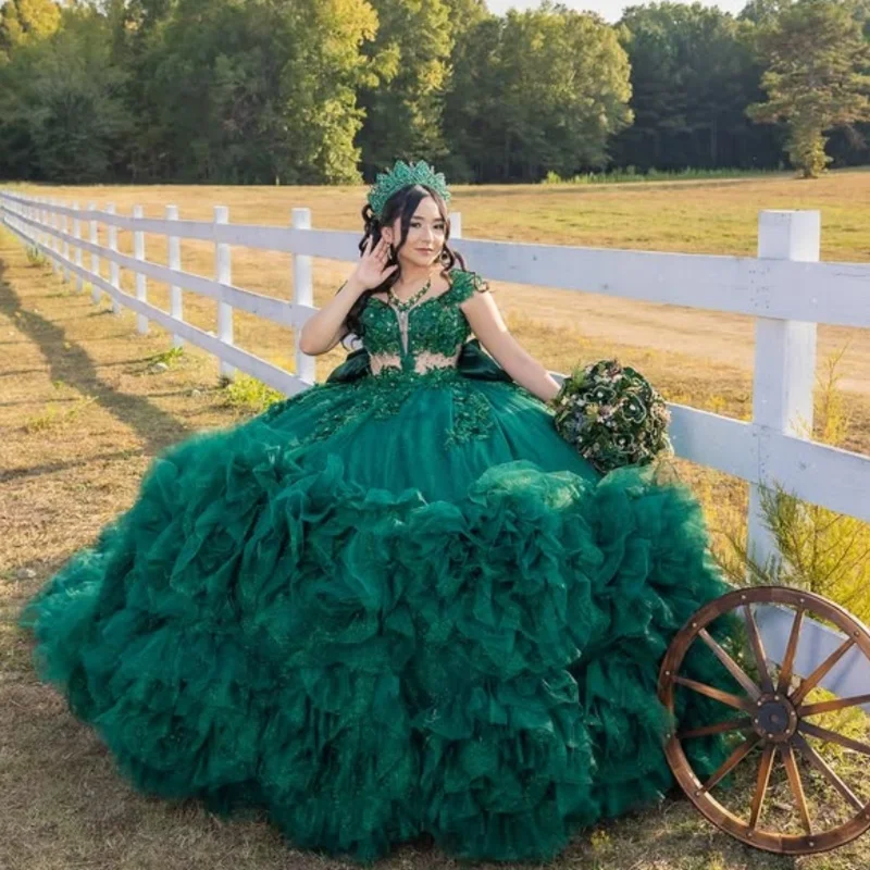 Brilhante verde escuro quinceanera vestido glitter renda camadas decalque flor 3d cauda longa arco vestidos de 15 quinceanera ﻿ Personalizar