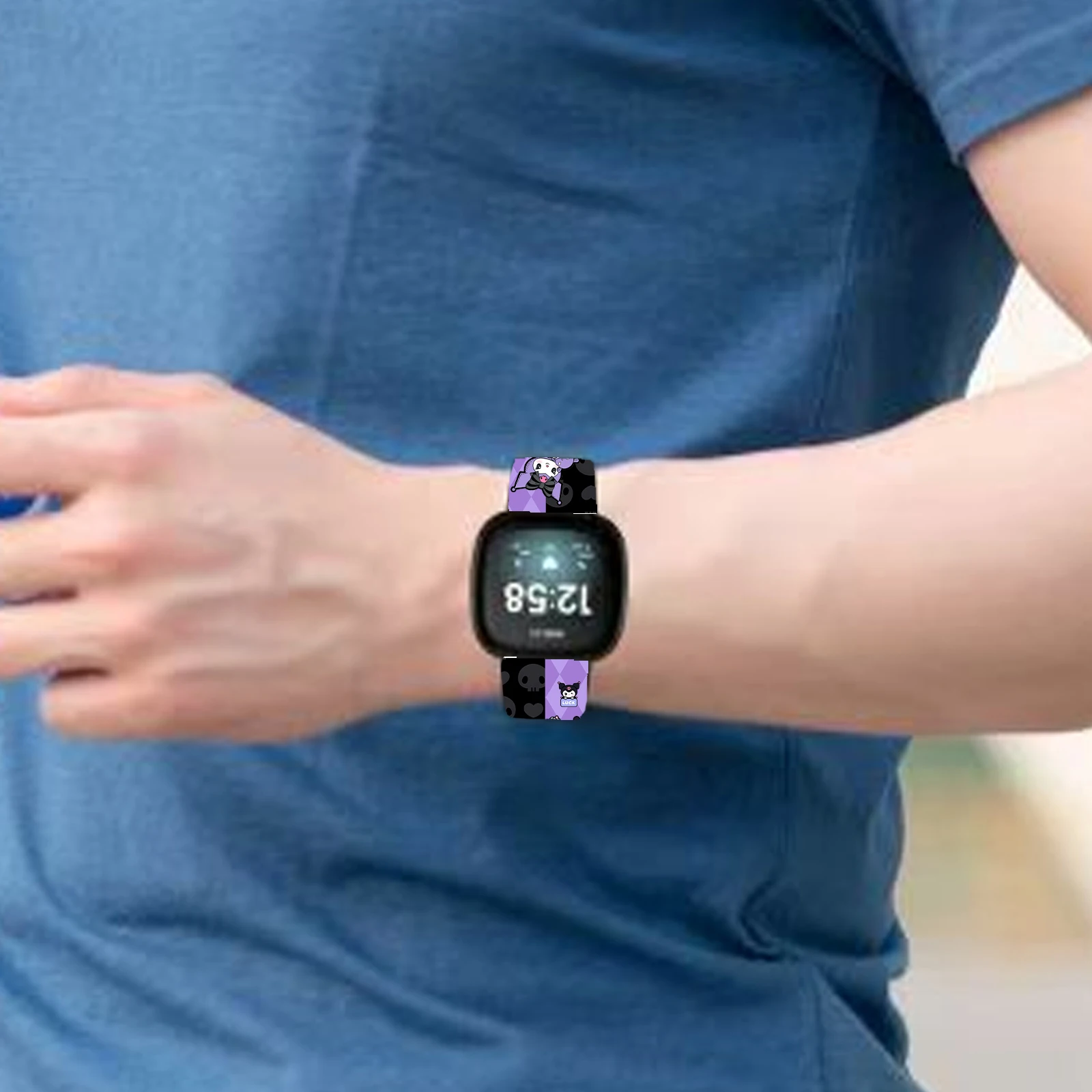 حزام SANRIO Series 4 المطبوع لساعة Fitbit Sense 2/1 سوار قابل للاستبدال لساعة Versa 4/3 للنساء كهدية