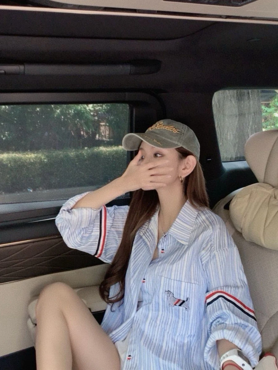 

Элегантная синяя полосатая женская рубашка с длинными рукавами, свободного кроя, с вышивкой в виде собаки, модный топ для весны и осени, удобный, в корейском стиле