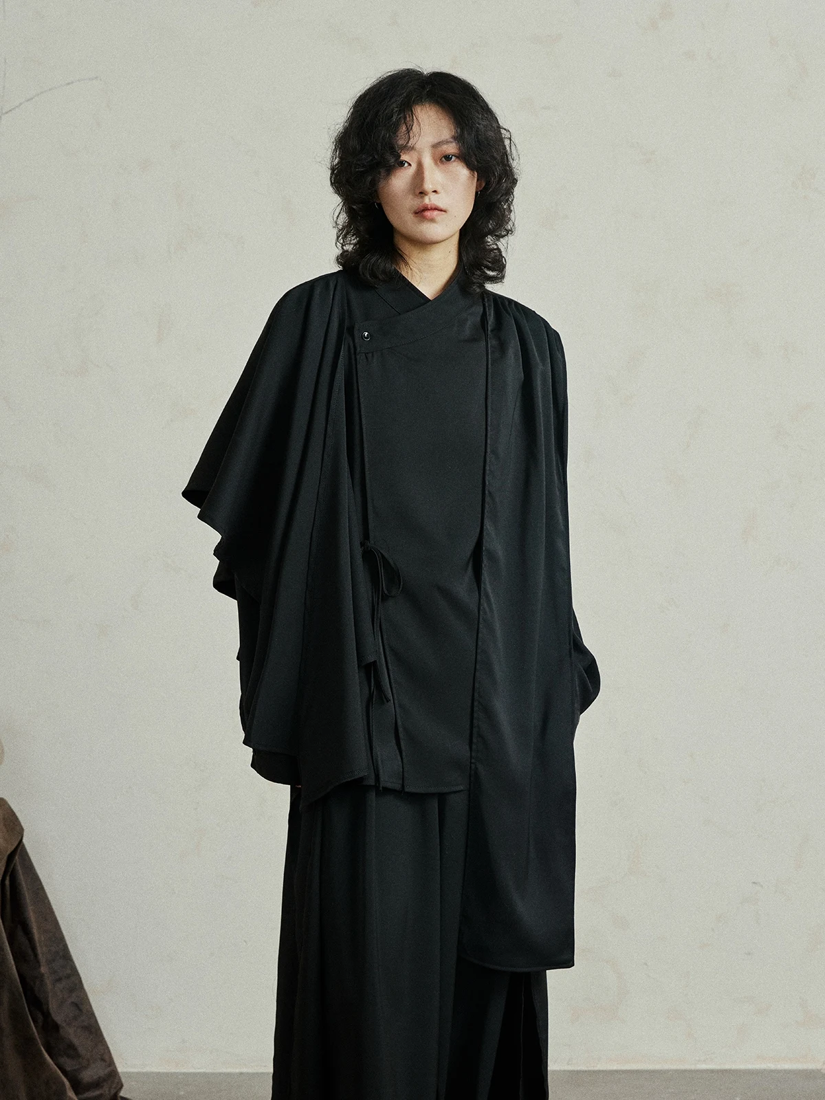 

Sunvonne Original Design Long Sleeve Asymmetrical Coat Shirt Mountain Style Loose Fit Polyester Fiber Women's Premium Shirt