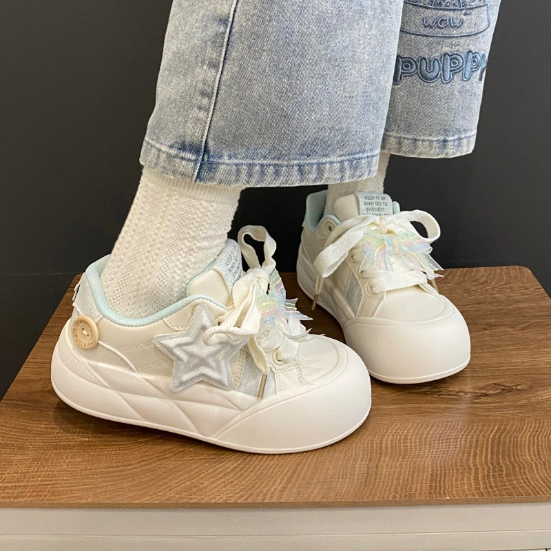 

Весна и осень 2024, новый стиль, модная удобная кружевная повседневная вулканизированная обувь с круглым носком и квадратным каблуком, женская спортивная обувь с галстуком-бабочкой