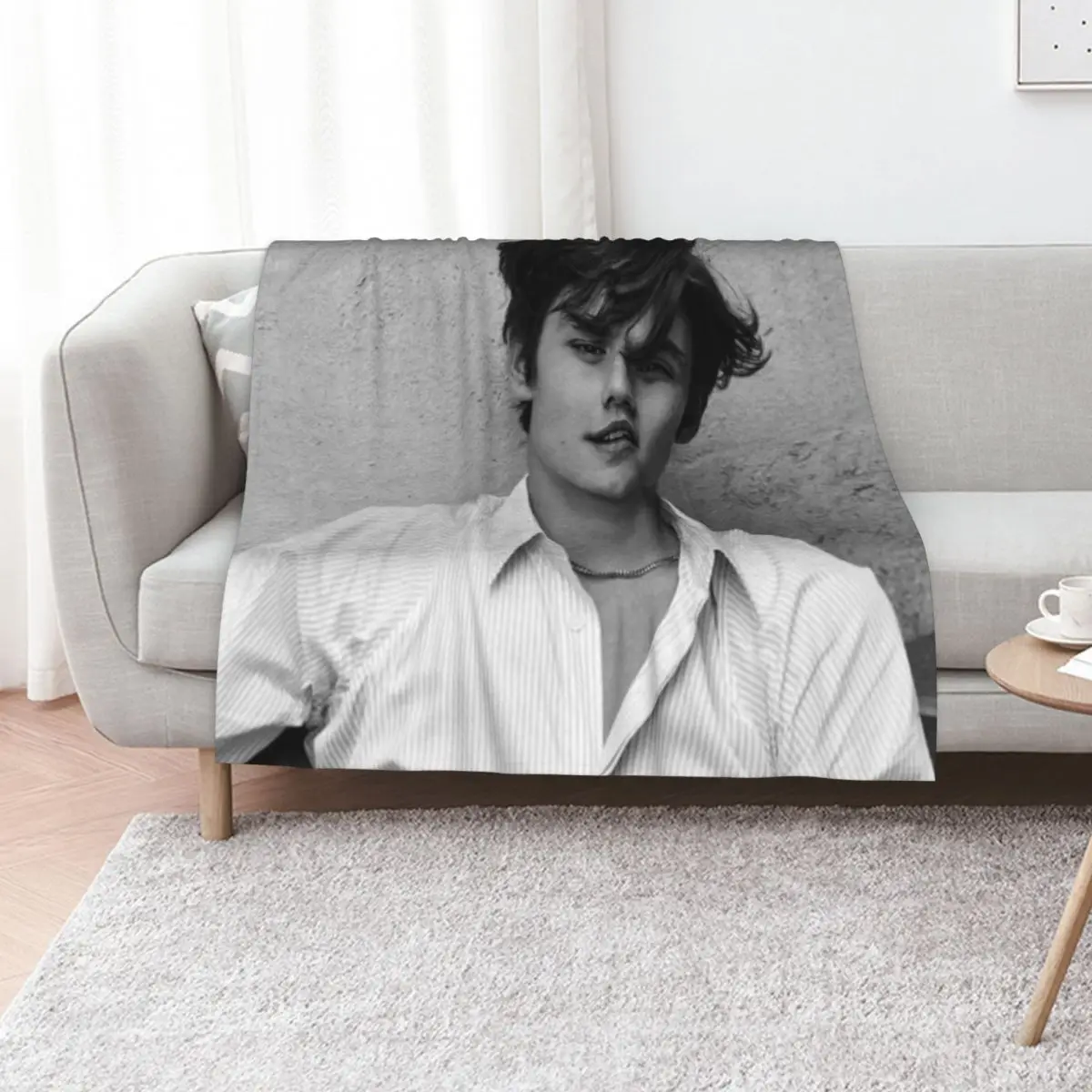 

Louis Partridge Throw Blanket Retros Decoratives Plaid Stuffeds Blankets