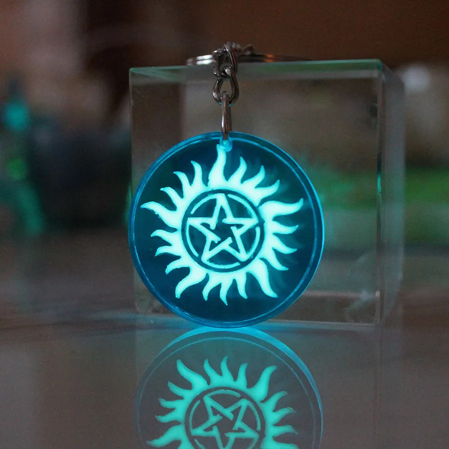 Supernatural Pentagram Keychain Glowing KeyChain Fashion Jewelry Pendant Glow in The Dark Car Bag pendant