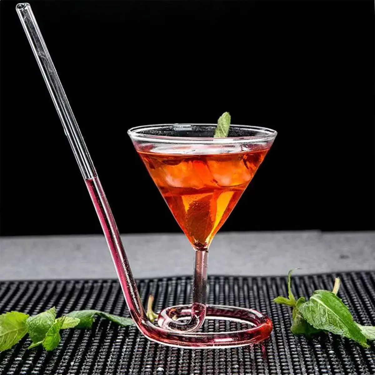 Trendy Creative Spiral Cocktail Glass with Straw, Heat-Resistant Creative Vampire Milk Cup, 1 Piece