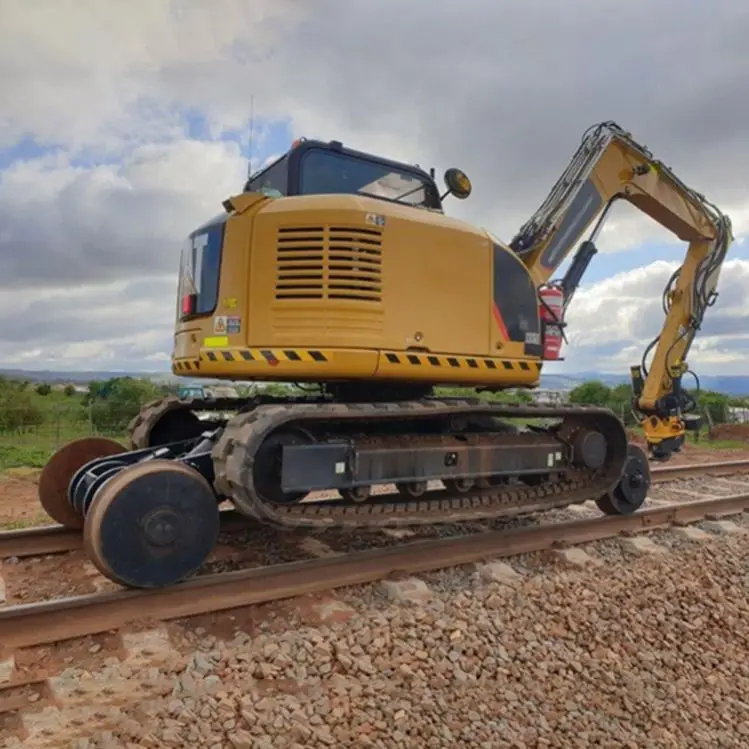 Wheel Track Railroad Hi Rail Excavator Maintenance Of Railway