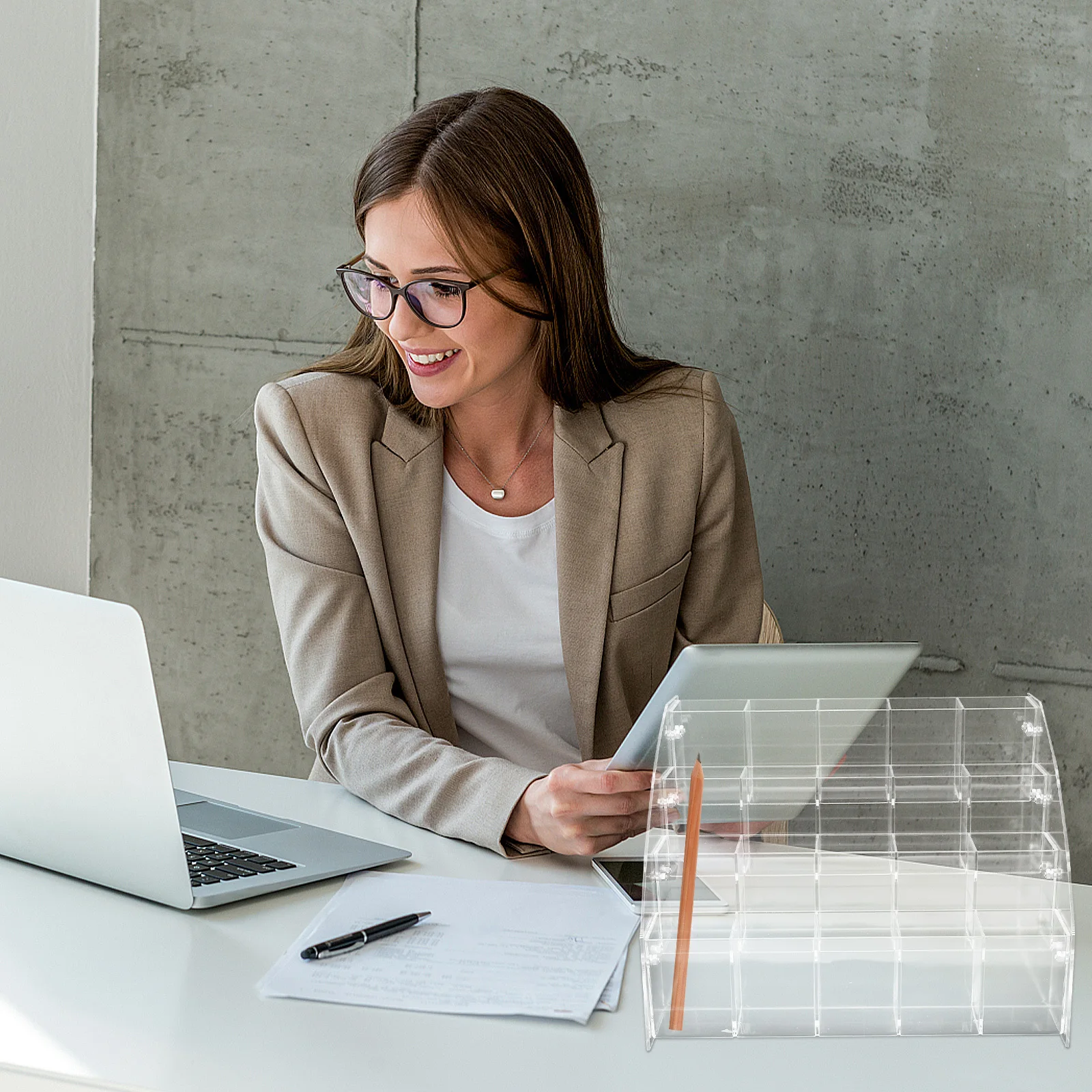 

Transparent Acrylic Pen Holder Display Stand Stepped Tiered Storage Rack for Office School Stationery Organization Desk