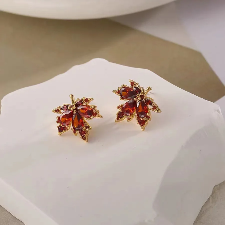 Red Maple Leaf Stud Earrings for Women 2024 New Fashion Brand Jewelry Crystal Leaves Vintage Temperament Earrings Accessories