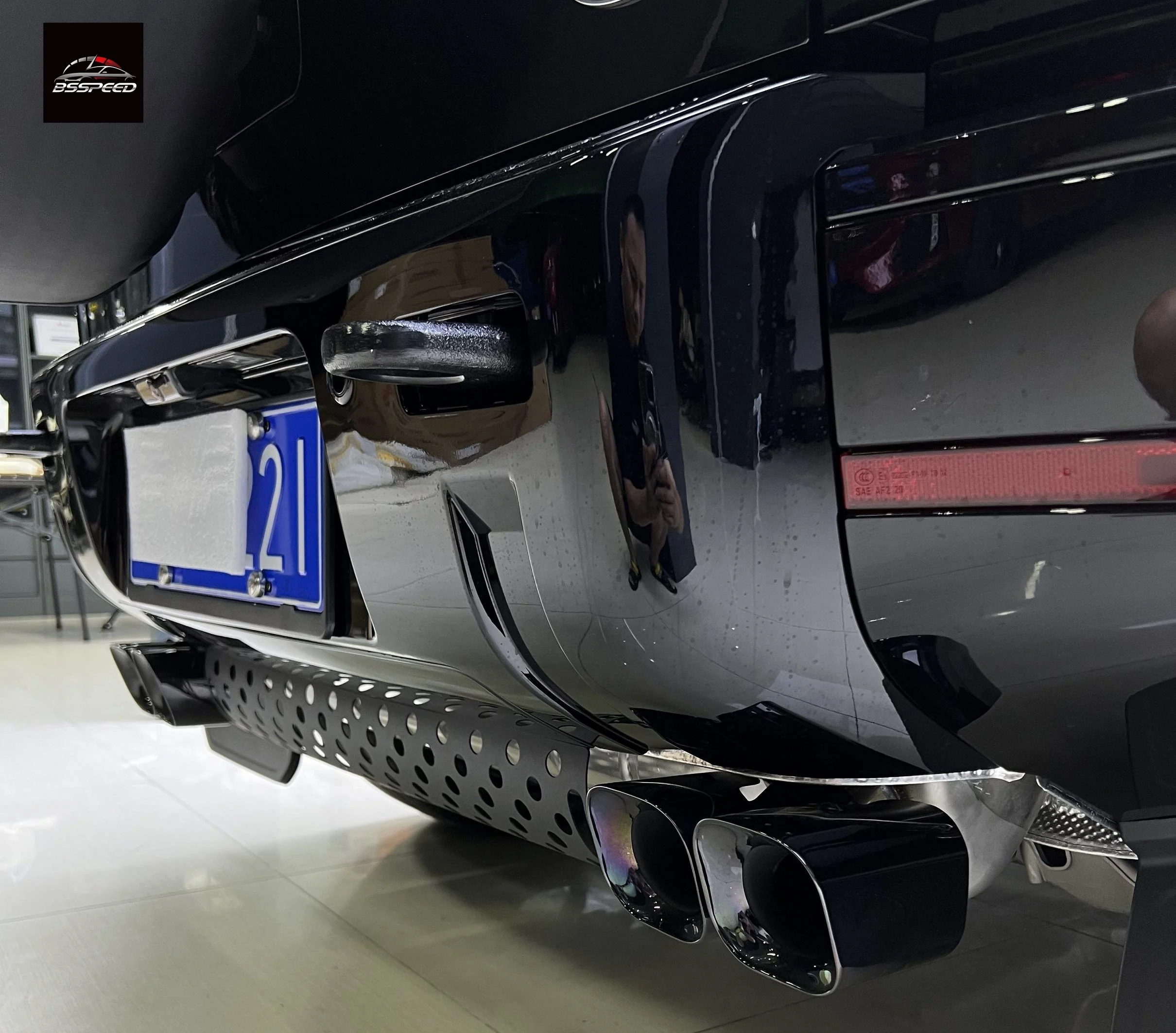 Factory Direct Rear Diffuser with Exhaust Pipe Tail Throat for Land Rover Defender 90/110 L663 007 Style 2019-2022 Standard N/A