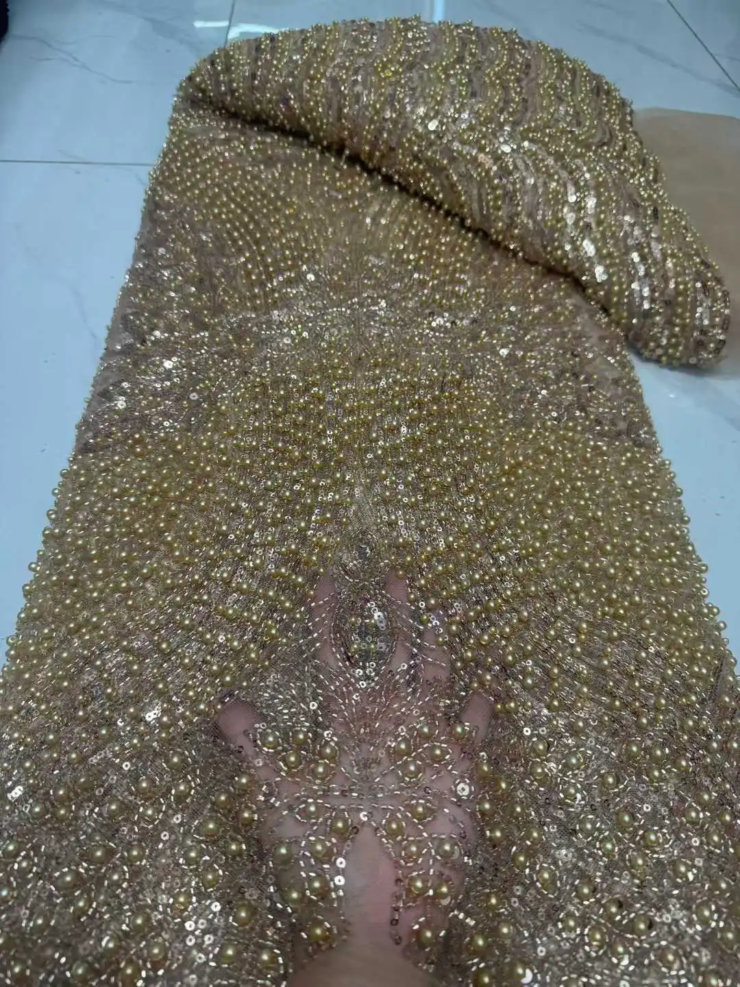 أحدث النيجيري الأفريقي 2025 فرنسا رائجة البيع تول أقمشة الدانتيل مع الخرز الترتر الراقية للعروس حفل زفاف خياطة فساتين