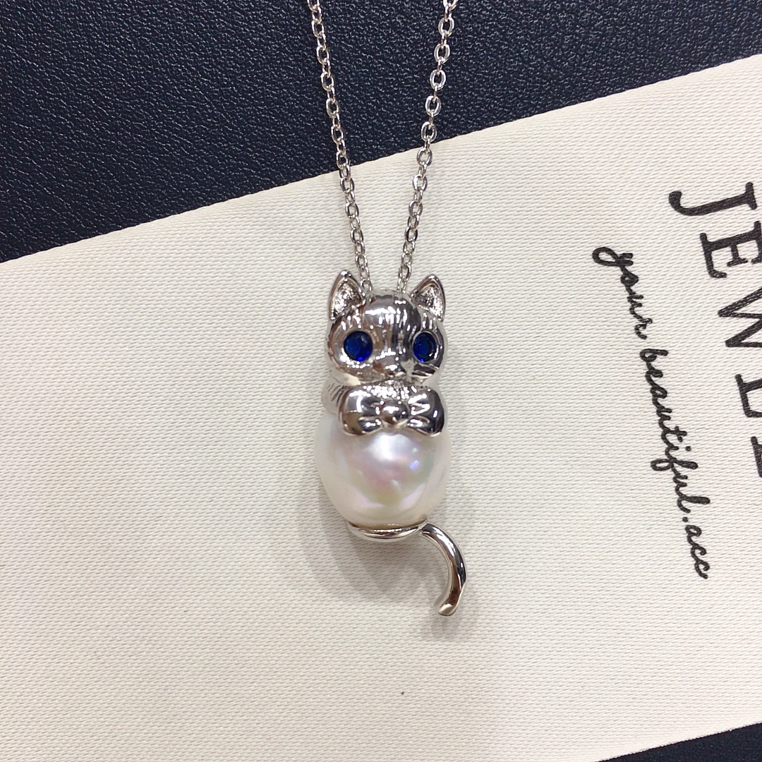 

Exquisite Aurora Round Baroque Natural Freshwater Pearl Pendant Design Cat Pearl Necklace Clavicle Chain