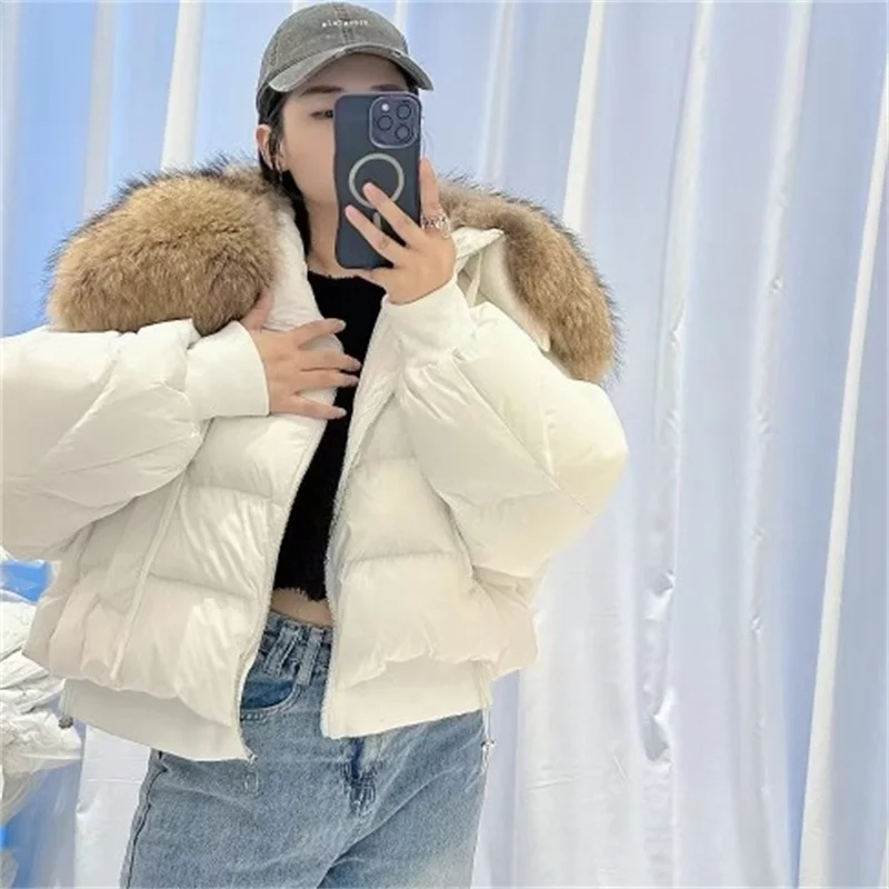 جديد سترة الفراء الحقيقي معطف فرو الراكون الطبيعي الإناث سترة سميكة فضفاضة قصيرة الأبيض بطة أسفل معطف 2025 الشتاء سترة منفوخة النساء