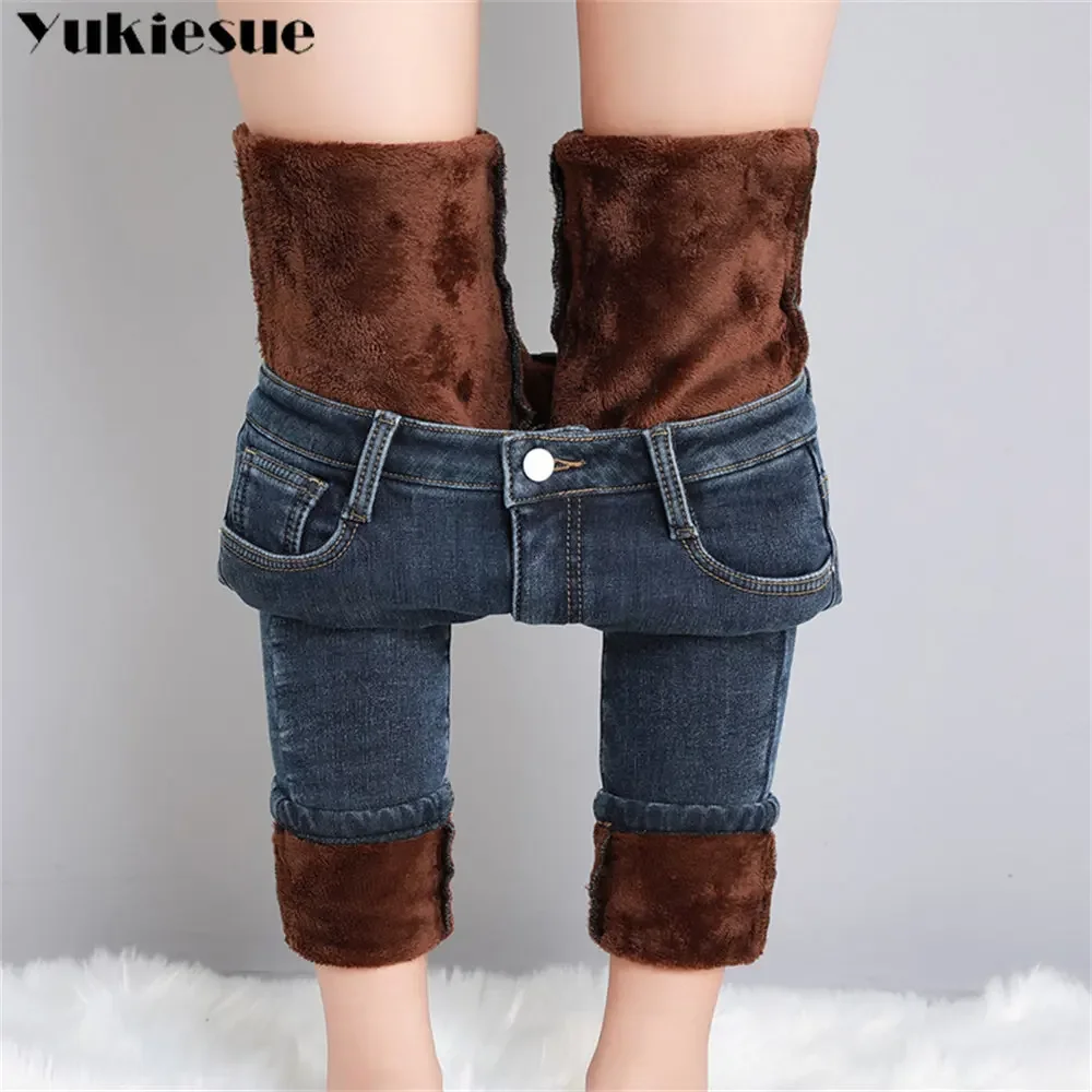 

2025 Зимняя мода для отдыха, теплые эластичные узкие джинсы с высокой талией, облегающие женские джинсовые брюки-карандаш, толстые флисовые женские джинсы в стиле ретро