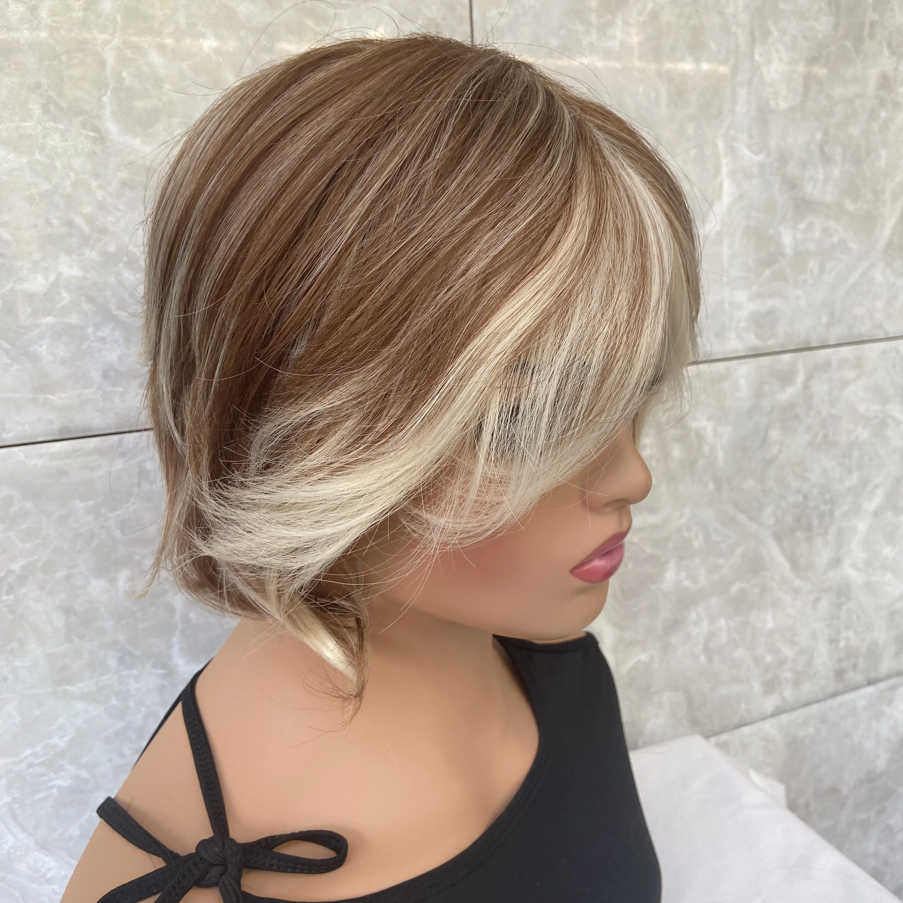 Fashion Short Straight Highlight Blonde Mix Brown Human Hair Blend Heat Ok Synthetic Hair Wigs Women Natural Daily Use